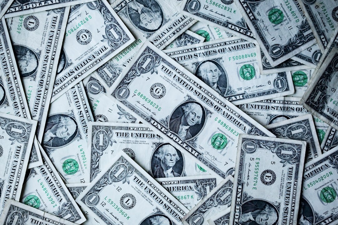 Quel budget pour construire une maison au Maroc 1 U.S.A dollar banknotes