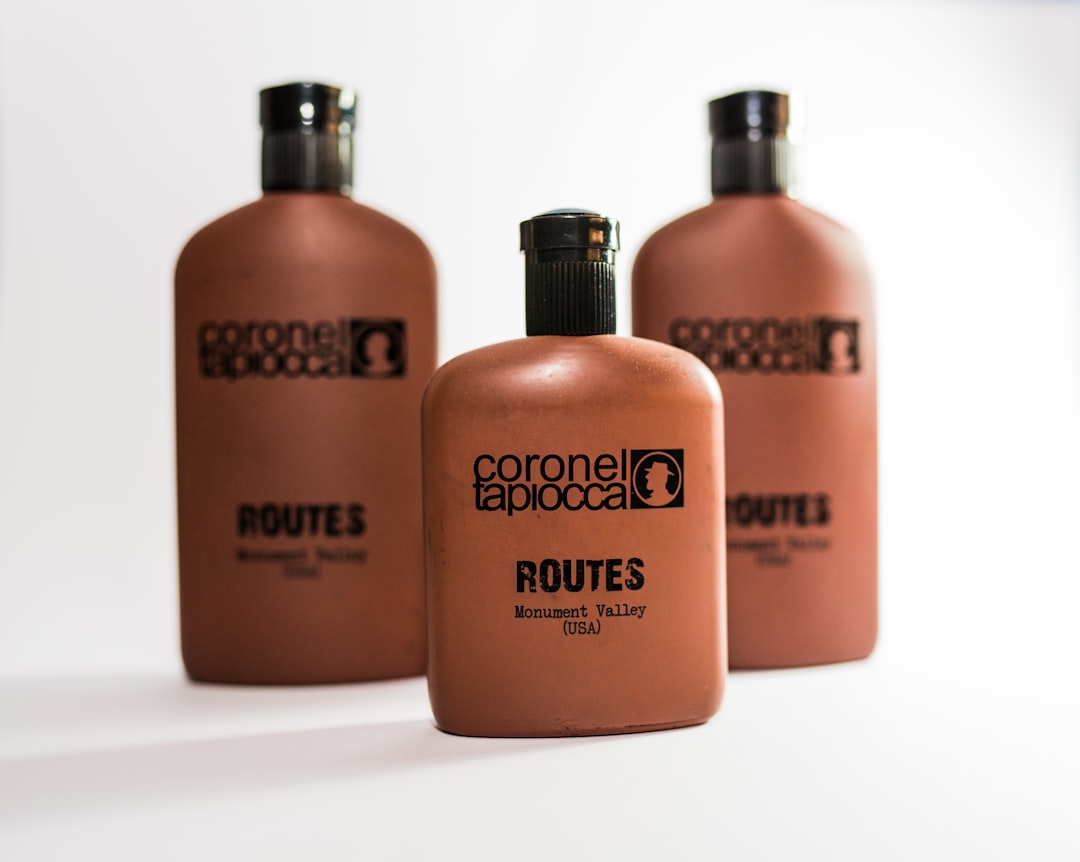 Pourquoi choisir une construction clé en main two brown and black bottle