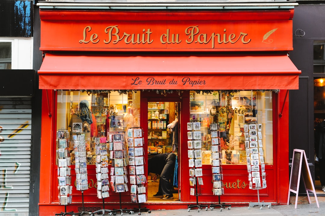 Préparer son retour au Maroc avec une maison neuve a red store front with a red awning