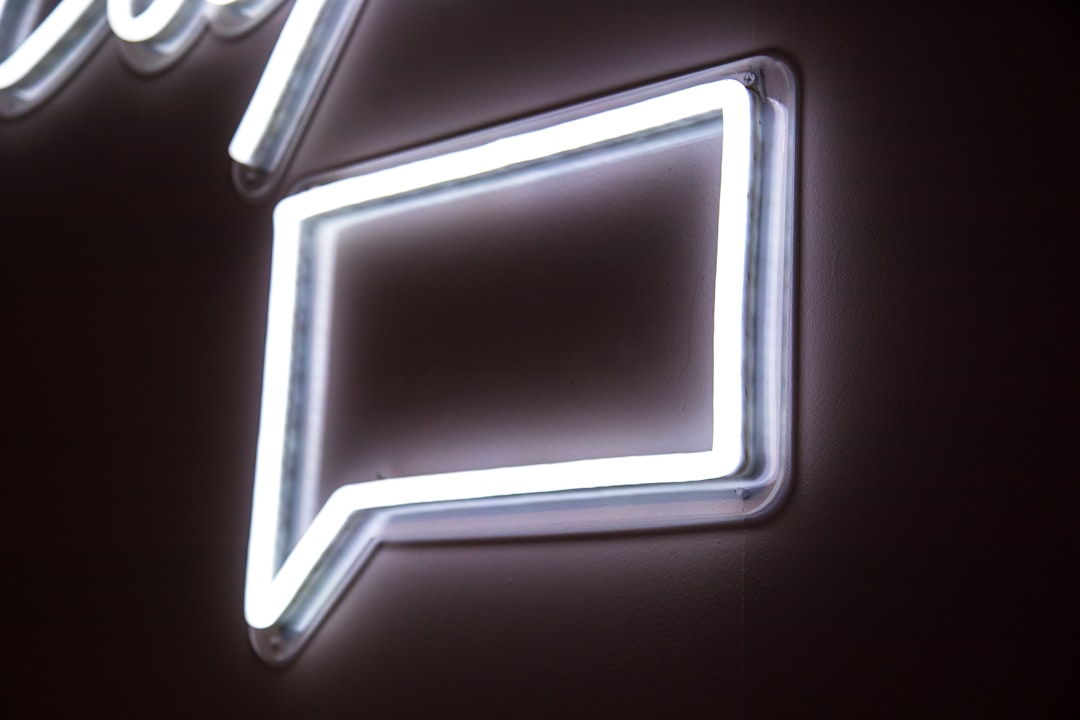 Comment financer une construction au Maroc white neon light signage on wall