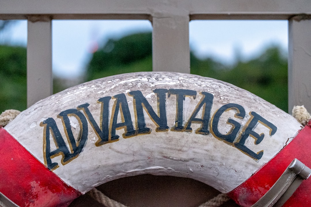 Les avantages d'investir au Maroc white and blue hard rock cafe print round hat